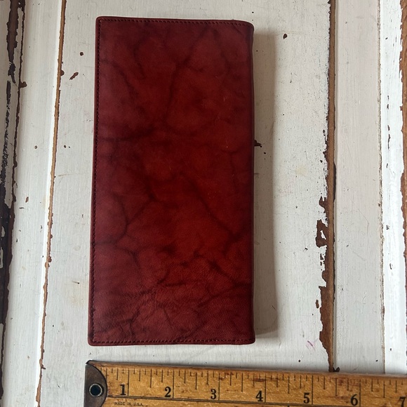 Elegant Maroon Leather Wallet with Embroidered Detail - Picture 3 of 7